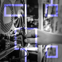 Американский школьный работник, обвиненный в незаконном майнинге, объявлен в розыск